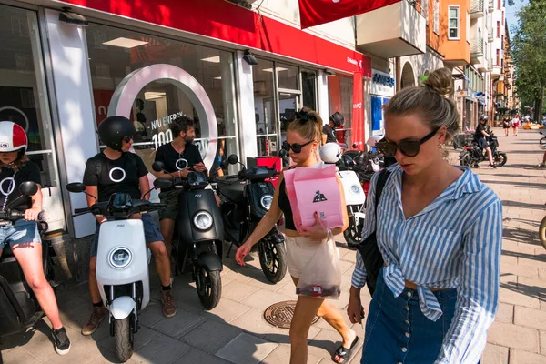 Stockholm Sweden Stockholm Flagship Store Chinese Niu Brand Electric Scooters — Foto de Stock