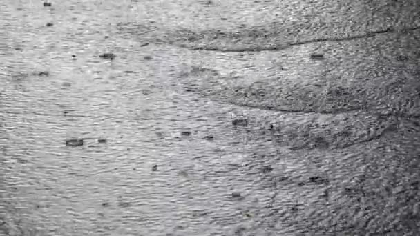 Estocolmo Suecia Lluvia Torrencial Granizo Cayendo Barrio Residencial — Vídeo de stock