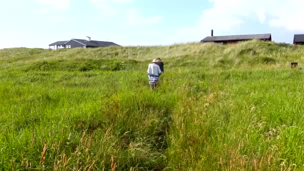 Hirtshals Denmark Woman Walks Beach Dunes Northern Denmark North Sea — Stock videók