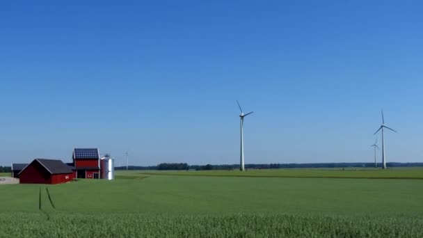 Dalsland Švédsko Farmářský Dům Solárními Panely Větrnými Turbínami Poli — Stock video