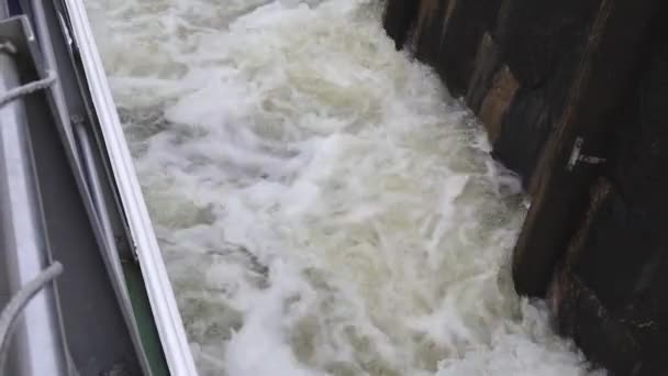 Haverud Schweden Ein Kanalboot Passiert Eine Schleuse Auf Dem Dalslandkanal — Stockvideo