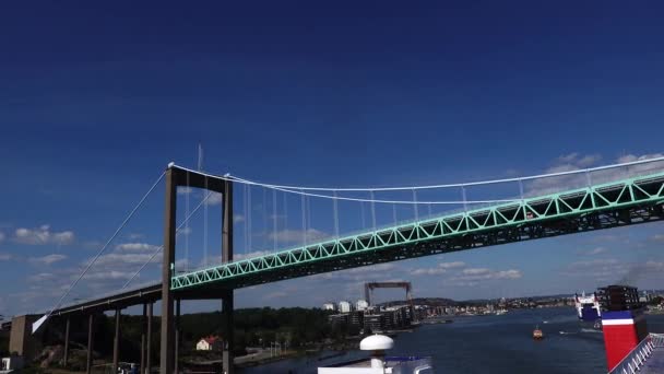 Gothenburg Swedia Jembatan Gota Alv Melewati Bawah Feri Penumpang — Stok Video