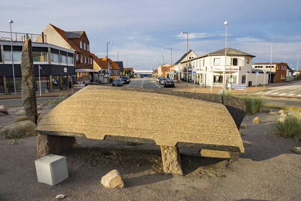Hirtshals Dinamarca Barco Remos Cabeça Para Baixo Uma Rotunda Entrada — Fotografia de Stock