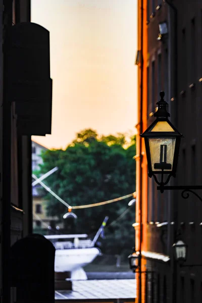 瑞典斯德哥尔摩 Gamla Stan或Old Town街上的一盏旧灯 — 图库照片