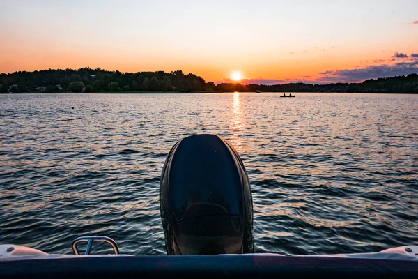 Stockholm Schweden Ein Motorbootmotor Und Ein Sonnenuntergang Über Dem Malarensee — Stockfoto