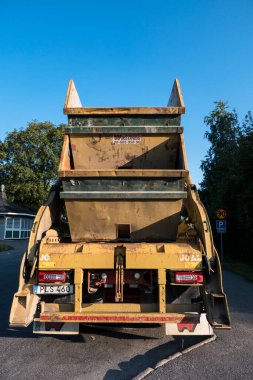 Stockholm, İsveç Sokağa park etmiş bir çöp kamyonu.