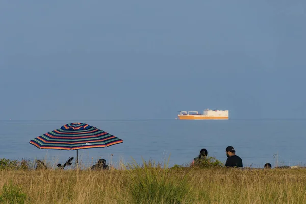 Point Lookout Maryland Usa Plaża Nad Zatoką Chesapeake Parasolem Plażowiczami — Zdjęcie stockowe