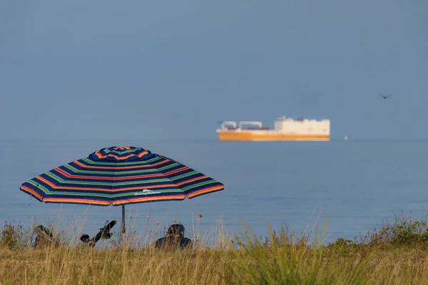 Point Kilátó Maryland Usa Egy Tengerpart Chesapeake Öbölben Napernyővel Strandolókkal — Stock Fotó