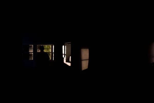 Het Griezelige Verlichte Interieur Van Een Kamer Nachts — Stockfoto