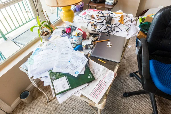 Solomons Maryland Usa Cluttered Desk Computer — Stock Photo, Image