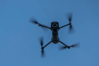 Tepegöz uçan bir dron.