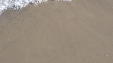 Susa, Tunus Hafif Sörf ve dalgalar kumlu sahilde yuvarlanıyor. 