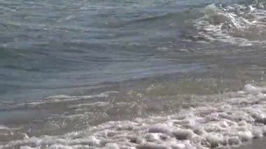 Susa, Tunus Hafif Sörf ve dalgalar kumlu sahilde yuvarlanıyor. 