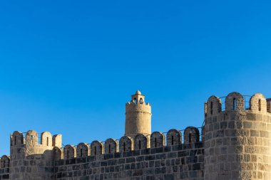 Susa, Tunus 3 Kasım 2025 Büyük Susam Camii 'nin güçlendirilmiş duvarı..