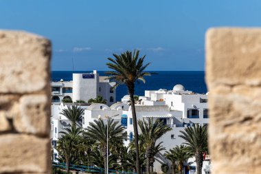 Manastır, Tunus 5 Kasım 2025 İslami savunma yapısı Ribat of Manastır 'dan Marina manzarası.