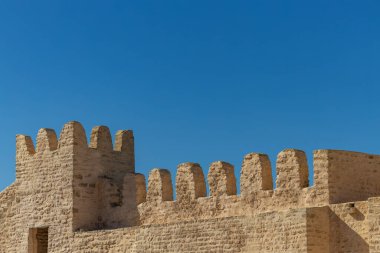 Manastır, Tunus 5 Kasım 2025 Ribat Manastırı manzarası, İslami bir savunma yapısı ve rendelenmiş duvarlar..