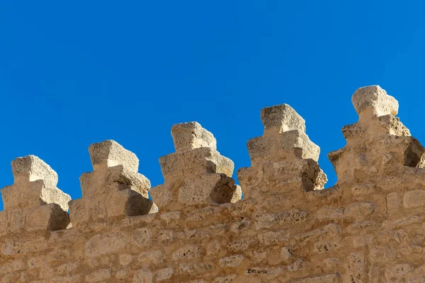 Manastır, Tunus 5 Kasım 2025 Ribat Manastırı manzarası, İslami bir savunma yapısı ve rendelenmiş duvarlar..