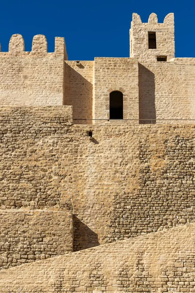 Manastır, Tunus 5 Kasım 2025 Ribat of Manastır, İslami savunma yapısı,