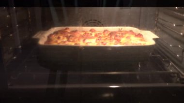 Stockholm, İsveç Mutfak fırınında pişirilen bir lazanya. 