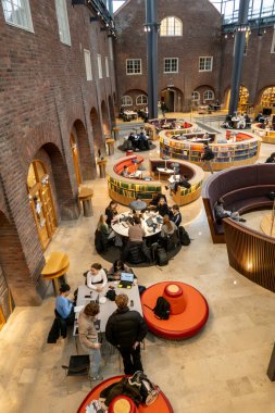 Stockholm, İsveç 26 Ocak 2026 Kraliyet Teknoloji Enstitüsü, KTH, Kütüphane 'de okuyan üniversite öğrencileri.