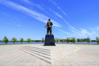 karakter heykel kare 