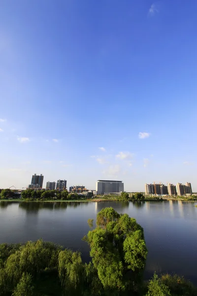 Paisaje de construcción en el Parque del Río Norte, condado de LuanNan, China . —  Fotos de Stock