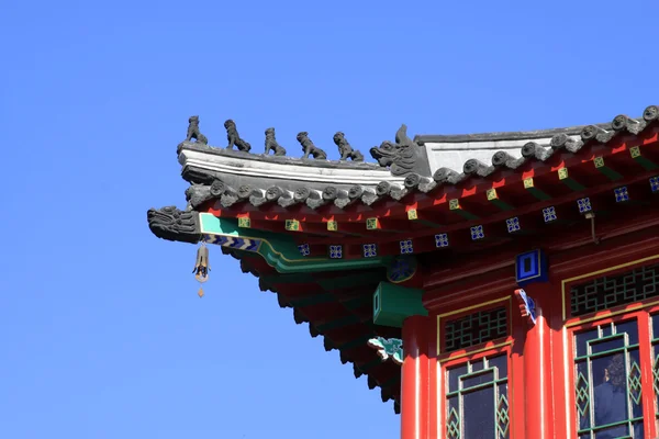 Aleros en un templo — Foto de Stock