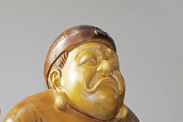 传统中国风格的木雕 w 的人物角色增添 — 图库照片