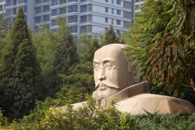 Bay Li dazhao, Çin Komünist Partisi kurucularından heykeli