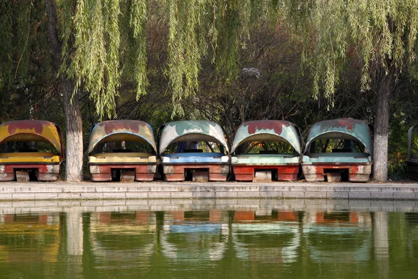 Bateau de croisière par terre — Photo