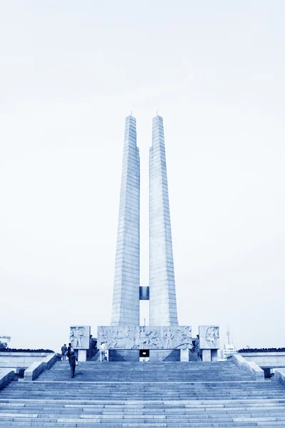 Jordbävning monument, tangshan city, hebei-provinsen, Kina. — Stockfoto