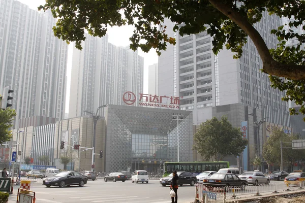 Wanda plaza vista strada, città tangshan, provincia di hebei, Cina . — Foto Stock