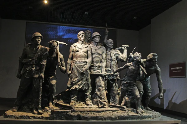 Trabajadores de la mina de carbón Kailuan huelga escultura en el museo kailuan — Foto de Stock