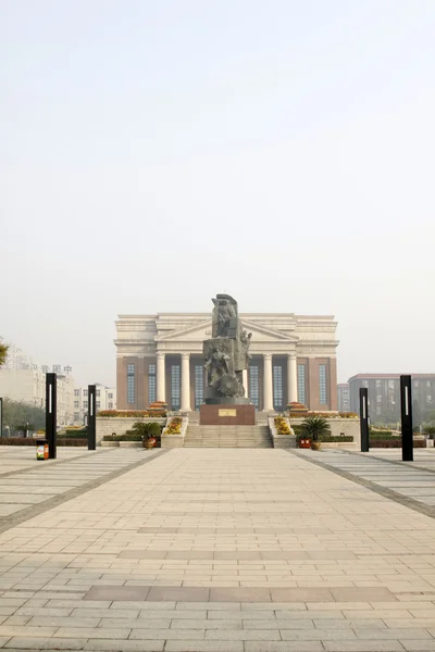 Большая наружная скульптура в национальном парке Кайлуань, танги — стоковое фото