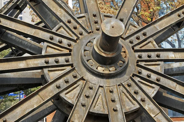 Grand bâtiment modèle de roue dans le parc national du kailuan, Chin — Photo