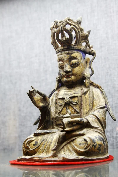 Geleneksel Çince Budist bronz heykel — Stok fotoğraf