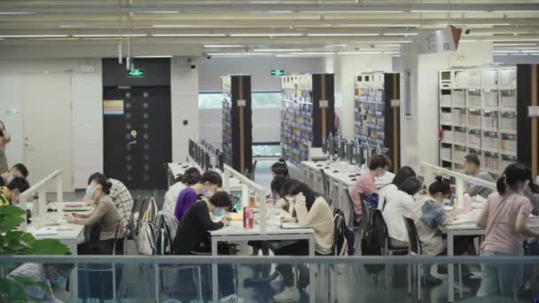 GUANGZHOU, CHINA - 2019. március 25.: View of Guangzhou Library, Kína — Stock videók