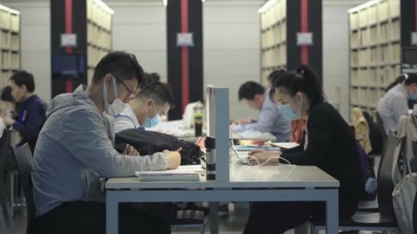 Гуанчжоу, Китай - 25 марта 2019 года: вид на библиотеку Гуанчжоу, Китай — стоковое видео