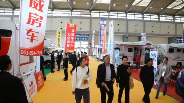 XIAN, CHINA - 30 марта 2019 года: Вид на выставку рекреационных автомобилей, Китай — стоковое видео