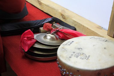 Halk müzik davul ve ziller 