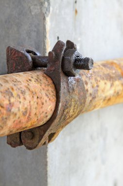 paslı metal iskele elemanları