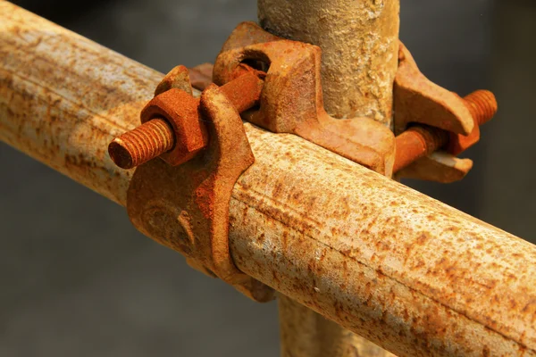 Elementos de andamios metálicos oxidados —  Fotos de Stock