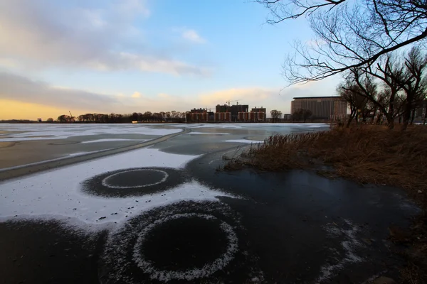 Extremely gloomy weather, frozen river — Stock Photo, Image