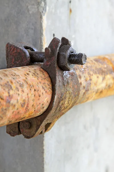 Elementos de andamios metálicos oxidados —  Fotos de Stock