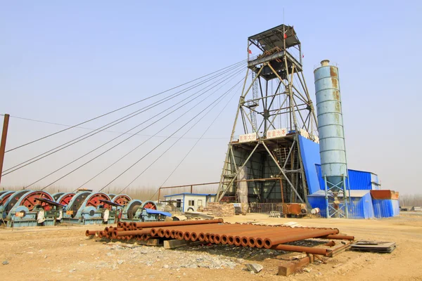 Буровая вышка на железной шахте Мачэн, округ Луаннан, Хэбэй Про — стоковое фото