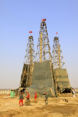 Derrick bir Demir madeni, Çin içinde sondaj