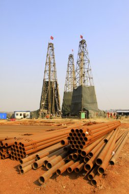 Derrick bir Demir madeni, Çin içinde sondaj