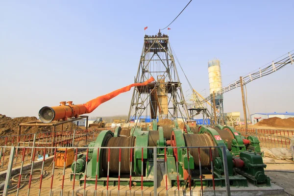 Borrning derrick i macheng iron mine, luannan län, hebei pro Royaltyfria Stockbilder