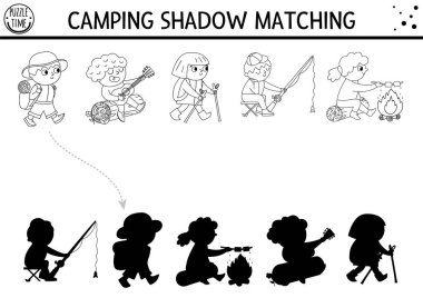 Siyah ve beyaz yaz kampı gölgeleri sevimli çocuklarla eşleşiyor. Yürüyüş yapan çocuklar için aile gezisi bulmacası. Doğru siluet yazdırılabilir çalışma tablosunu ya da boyama sayfasını bul.