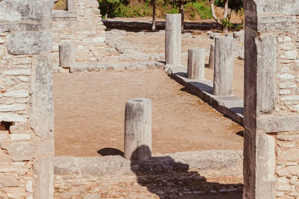 Antiguas ruinas de la palestra en el Santuario de Apolo Hylates cerca de Limassol, Chipre —  Fotos de Stock